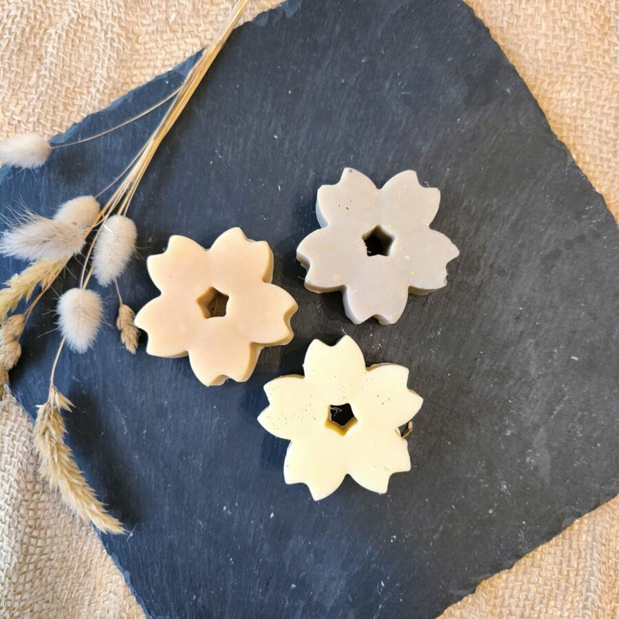 Savon artisanal en forme de fleur – doux & parfumé
