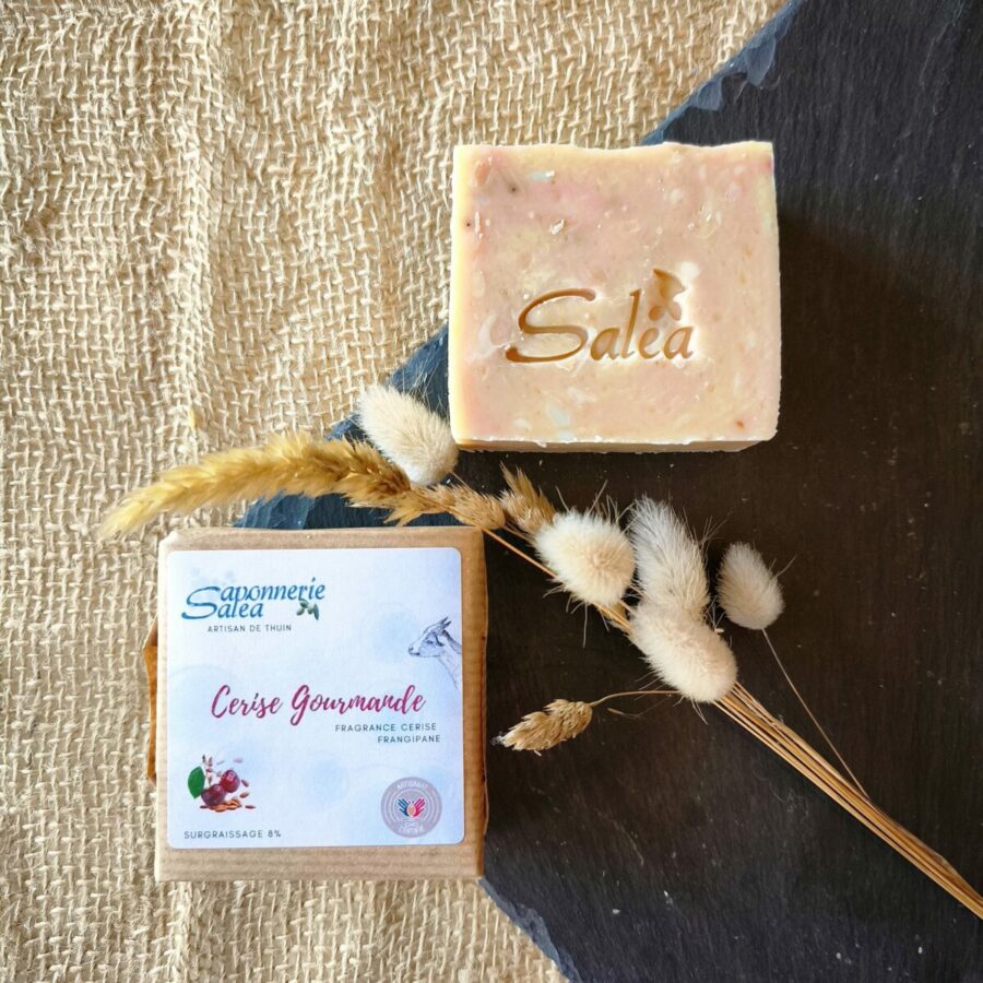 🐐 Savon au Lait de Chèvre – Parfumé, Doux & Équilibre Parfait pour Peaux Mixtes - Cerise Gourmande (Ed Limitée), Emballé
